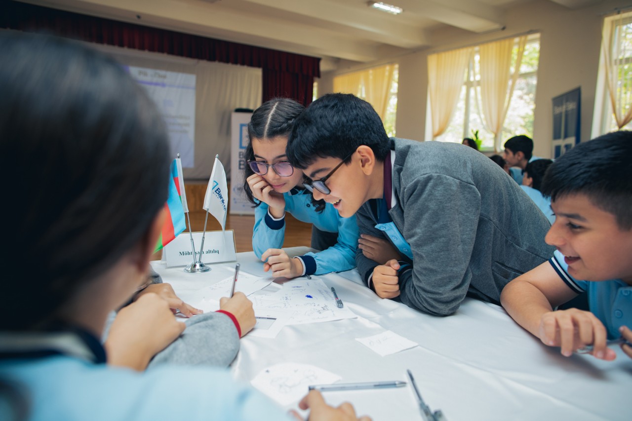 "Bank of Baku"dan növbəti maliyyə savadlılığı tədbiri: Bu dəfə şagirdlərlə birlikdə (FOTOLAR)